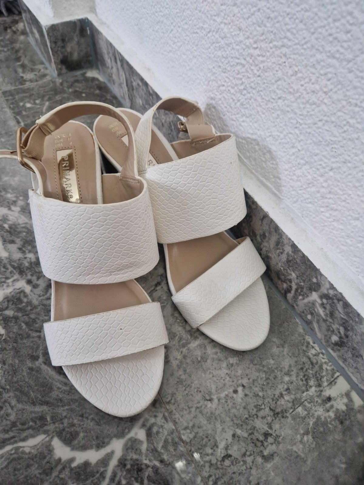 Witte sandalen met blokhak - Maat 37, Kleding | Dames, Primark, Wit, Gedragen, Sandalen of Muiltjes