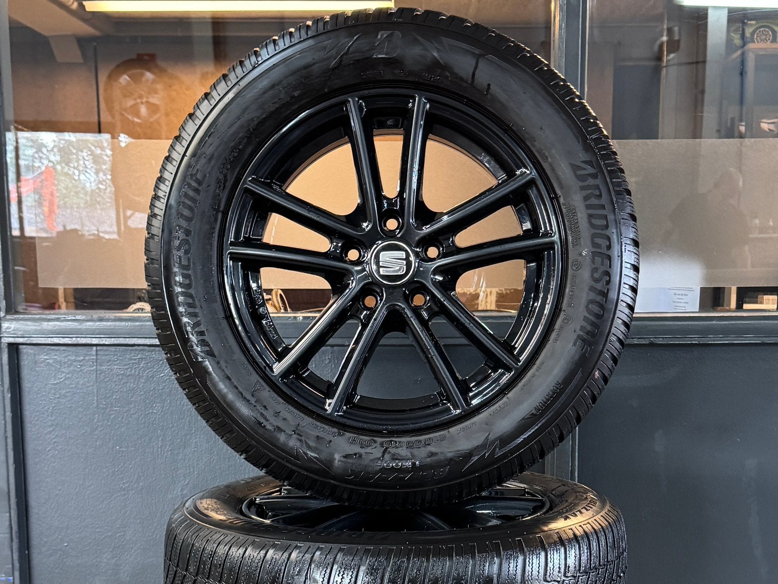 SEAT Ateca 16 inch velgen winterbanden Bridgestone 215/60/16, Ophalen, 16 inch, Banden en Velgen, Winterbanden