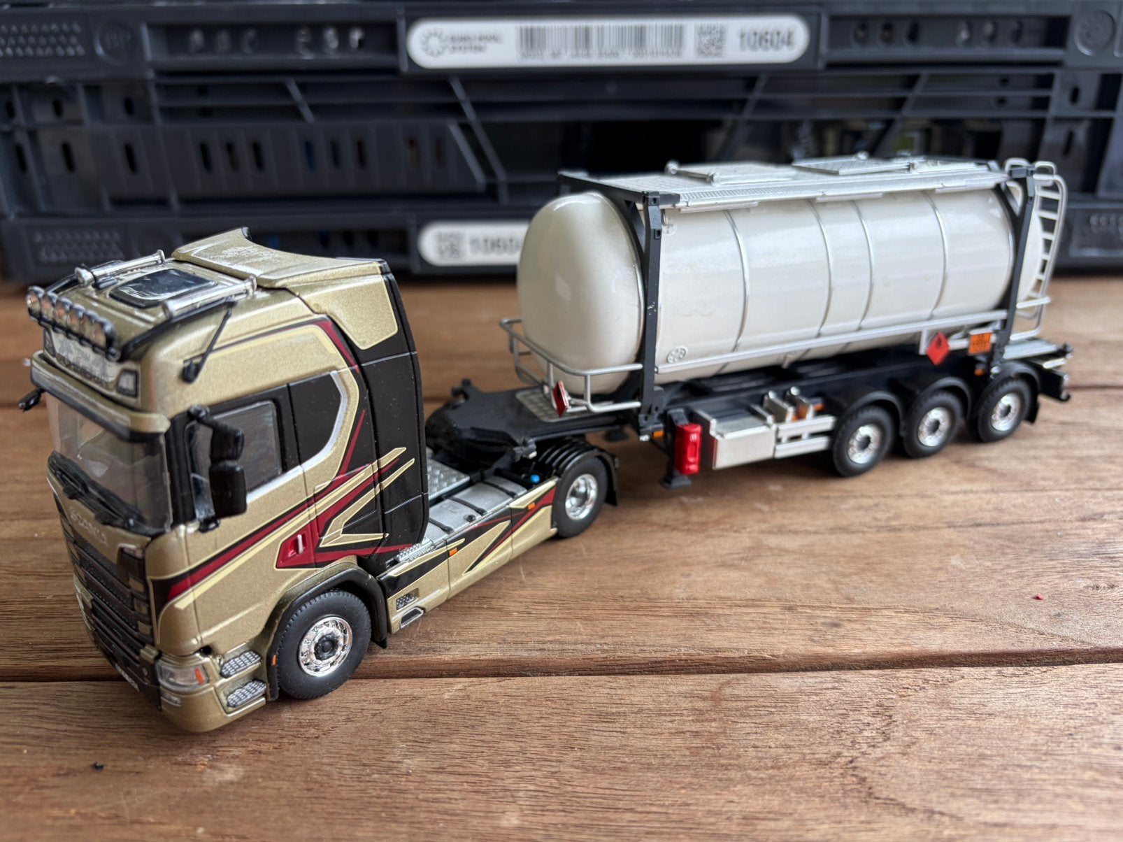 TEKNO SCANIA S CHIMERA TEAM SHOW TRUCKS, Hobby en Vrije tijd, Ophalen of Verzenden, Zo goed als nieuw, Bus of Vrachtwagen, Tekno