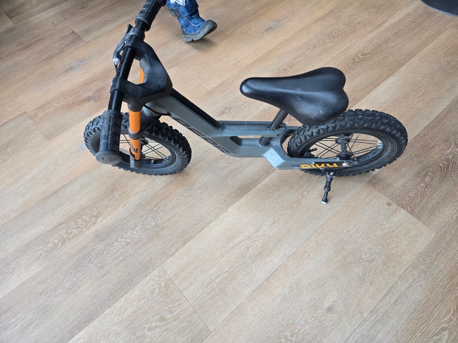 Berg Biky Cross Loopfiets Grijs met Handrem en Standaard, Ophalen, Gebruikt, Velgrem, Minder dan 16 inch