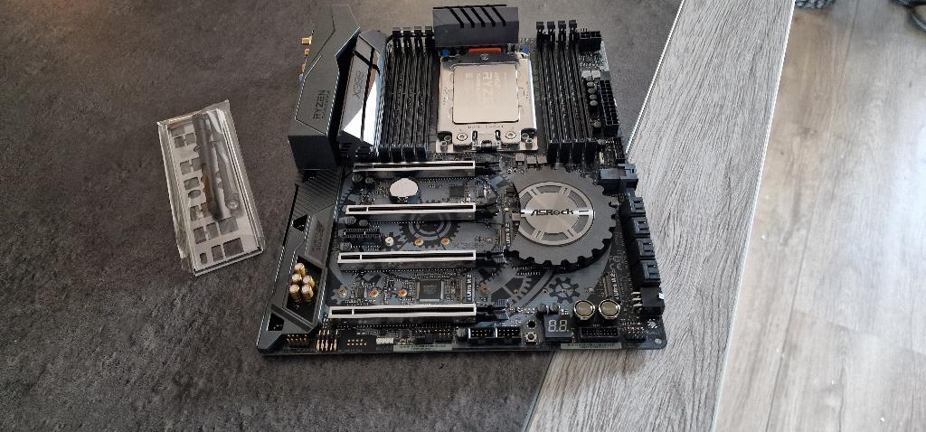 ASRock X399 Taichi + AMD Threadripper 1920x upgradeset, Socket TR4, DDR4, Ophalen of Verzenden, Zo goed als nieuw