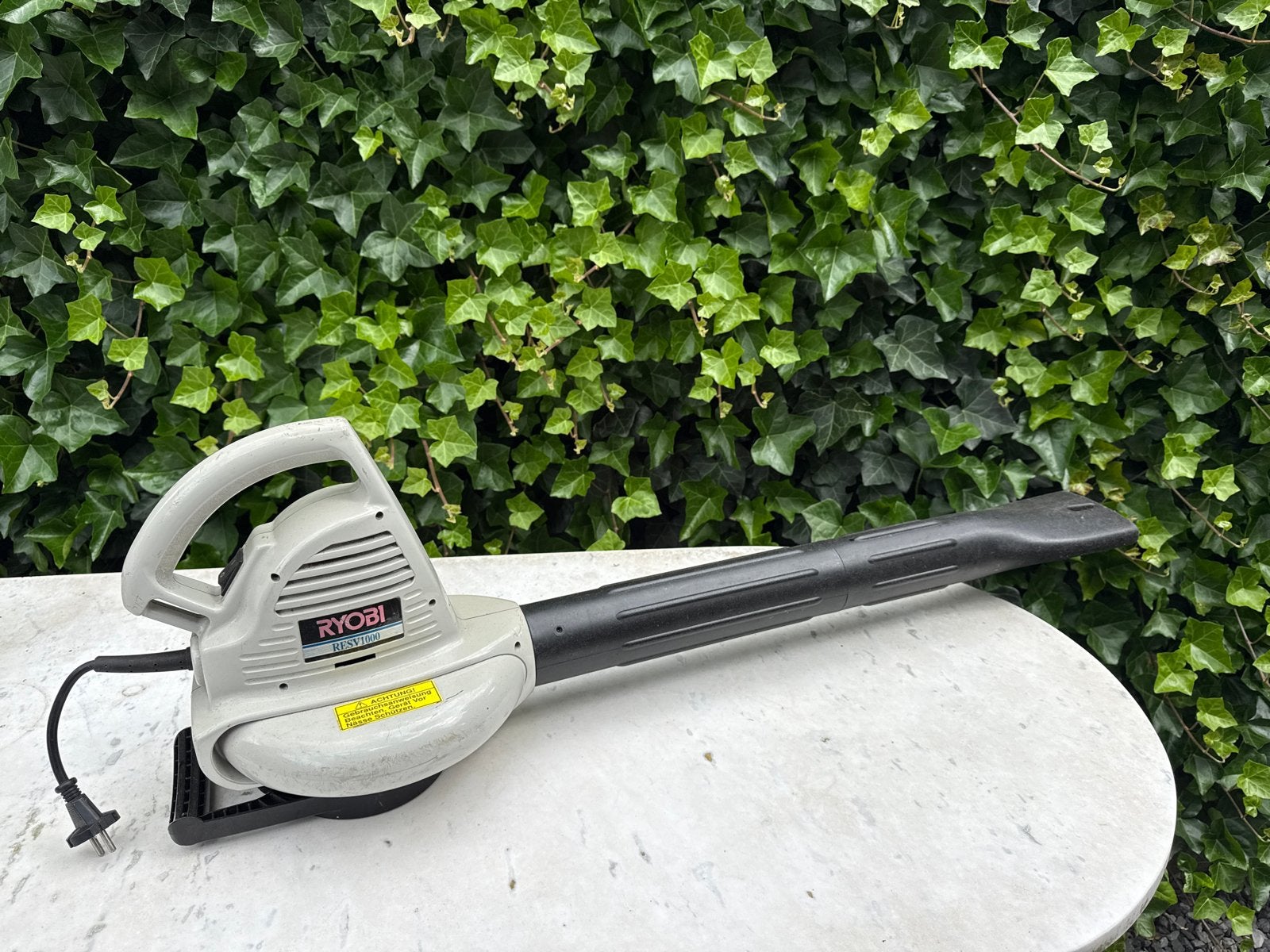 Ryobi RESV1000E Bladblazer - Elektrisch, Gebruikt, Met zuigfunctie, Handgedragen, Ophalen of Verzenden