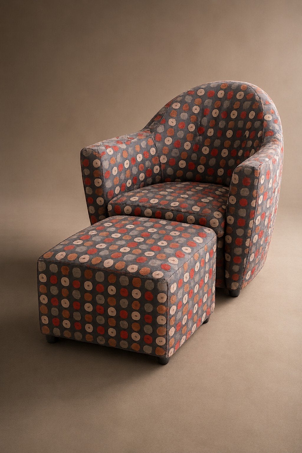 Leolux Carabita designfauteuil + hocker + 4 bijpassende kuss, Huis en Inrichting, Ophalen, Zo goed als nieuw, 75 tot 100 cm, Stof