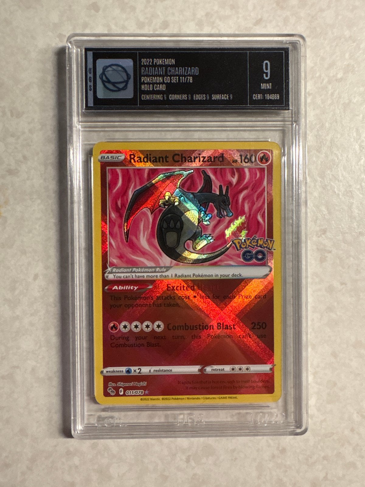 Radiant Charizard 011/078 UGS 9 Mint Pokémon Go, Ophalen of Verzenden, Zo goed als nieuw, Losse kaart, Foil