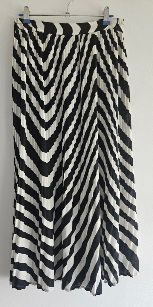 Eksept Zwart/wit lange rok, Kleding | Dames, Rokken, Maat 38/40 (M), Zwart, Ophalen of Verzenden, Zo goed als nieuw