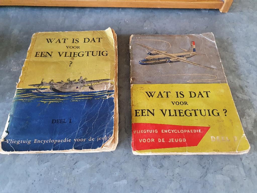 2 complete boekjes Hus Beschuit vliegtuig Encyclopedies €29, Verzamelen, Ophalen of Verzenden, Overige typen
