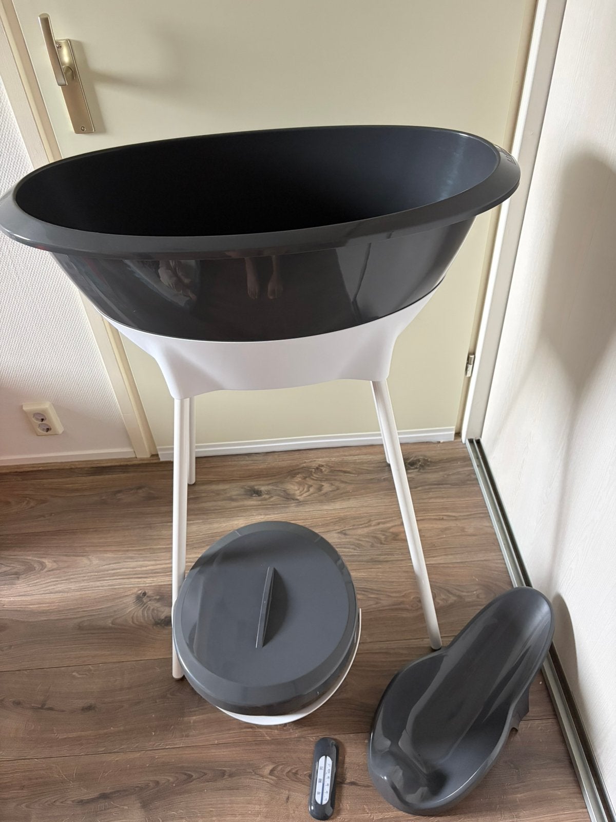 Nieuw Luma badje Dark Grey/Wit + babyzit + luieremmer, Overige merken, Nieuw, Ophalen of Verzenden, Badje