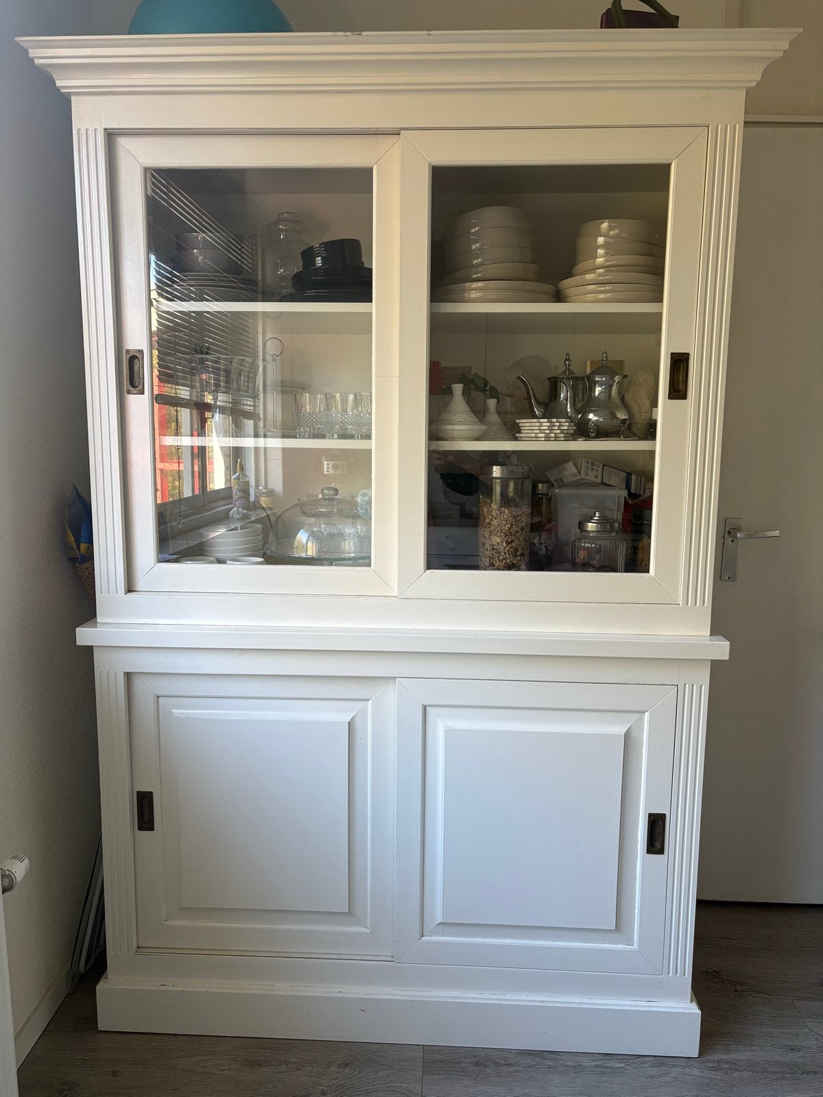 Mooie witte buffetkast met glazen schuifdeuren, Ophalen, Gebruikt, 100 tot 150 cm, 150 tot 200 cm