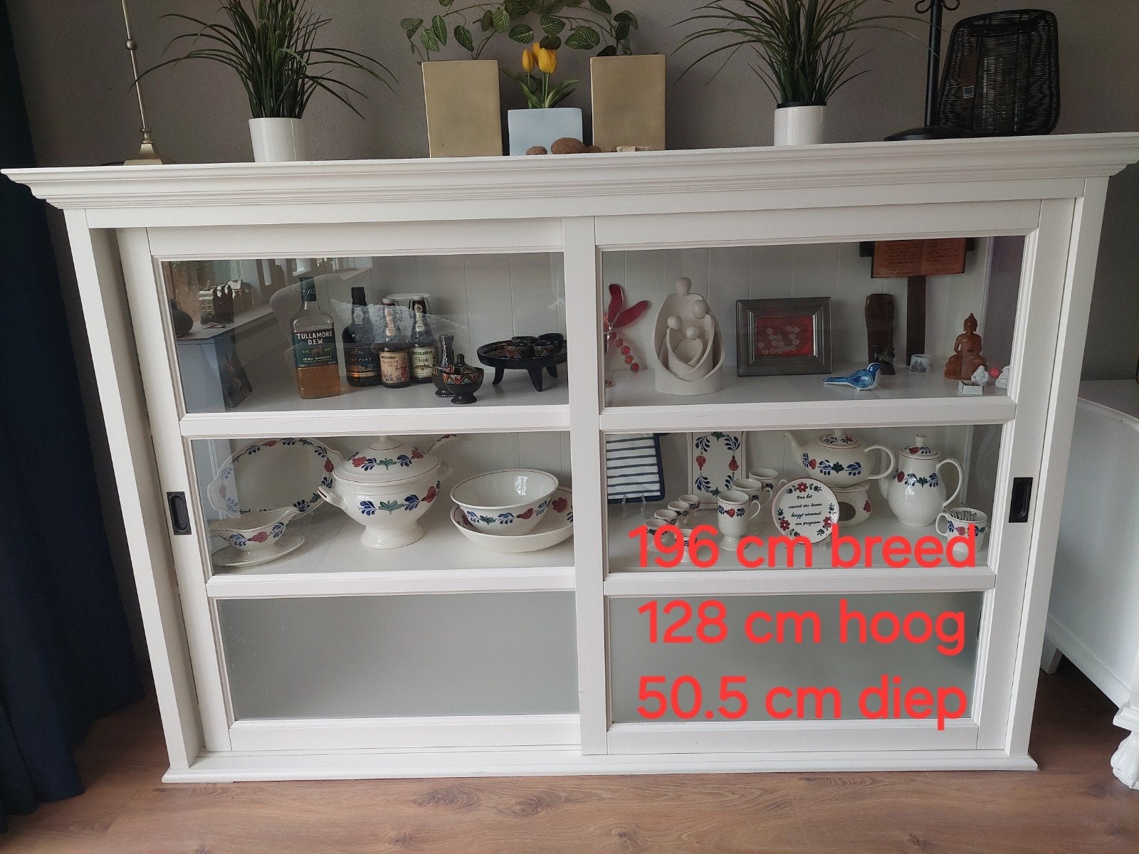 Mooie witte vitrinekast met schuifdeuren, Ophalen, Met deur(en), Glas, 100 tot 150 cm