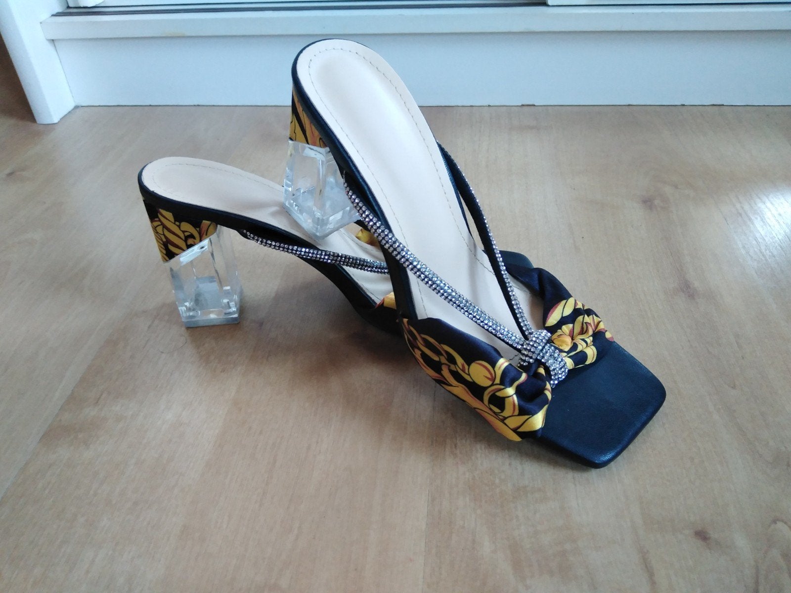 leuke muiltjes met strass, Zwart, Zo goed als nieuw, Sandalen of Muiltjes, Ophalen of Verzenden