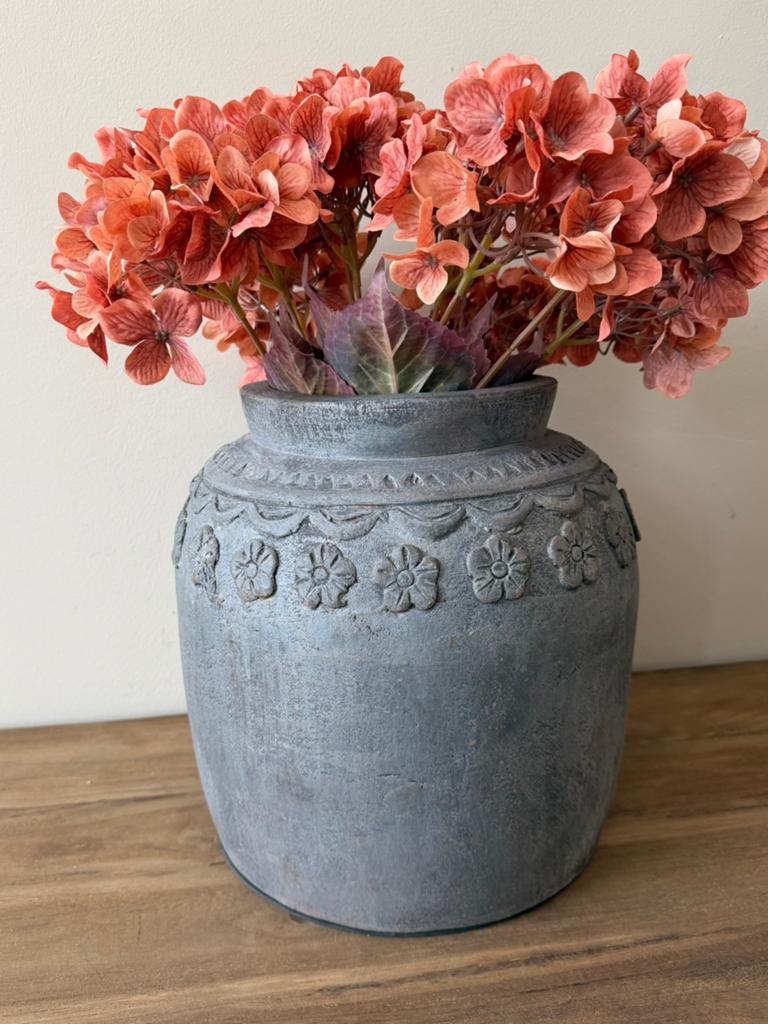 Decoratieve grijze vaas met bloemmotief, Antiek en Kunst, Ophalen of Verzenden