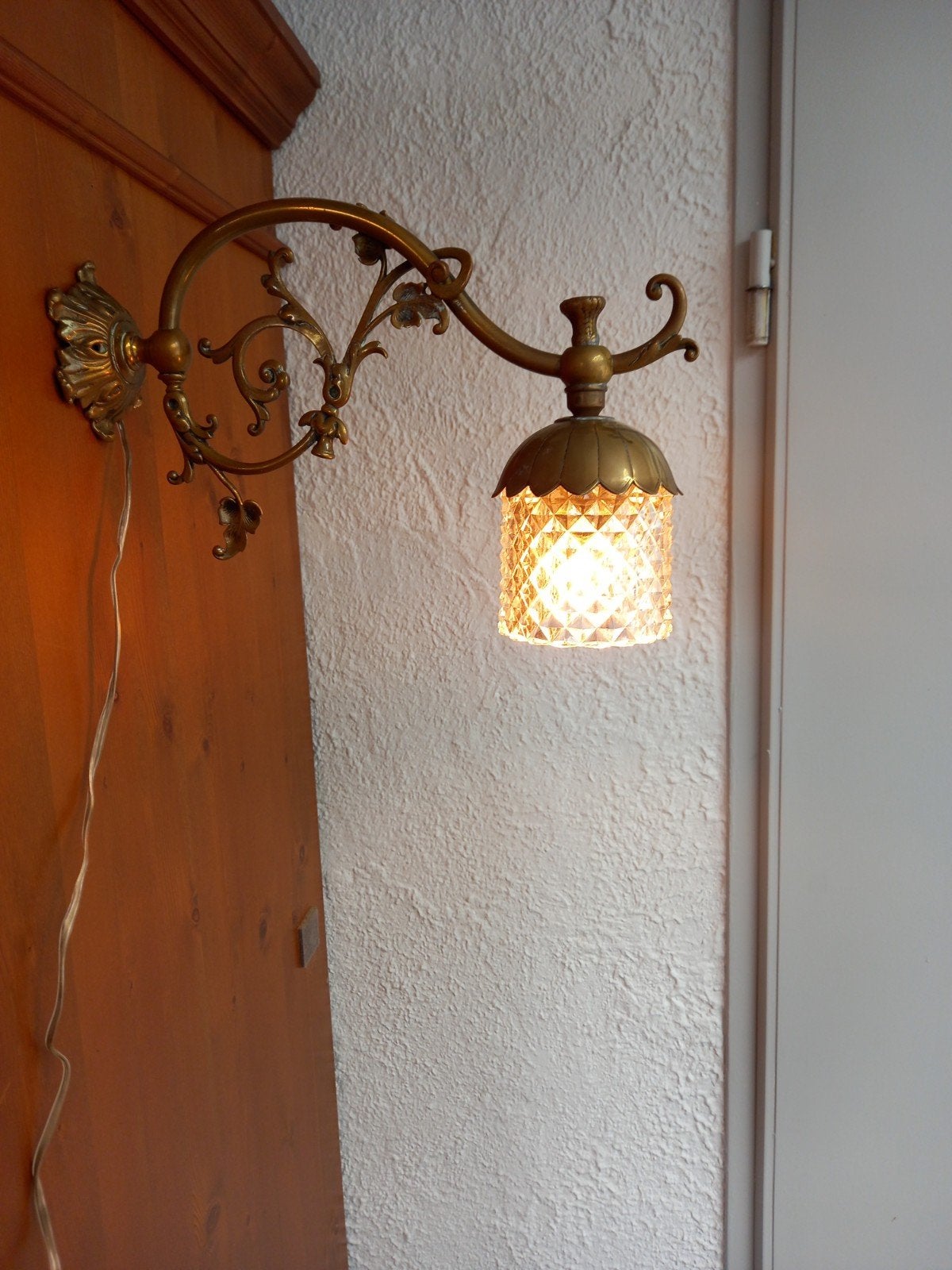 Vintage jrn '60 midcentury kristalglazen messing wandlampje., E14 (klein), Ophalen of Verzenden, Gebruikt, Met schakelaar