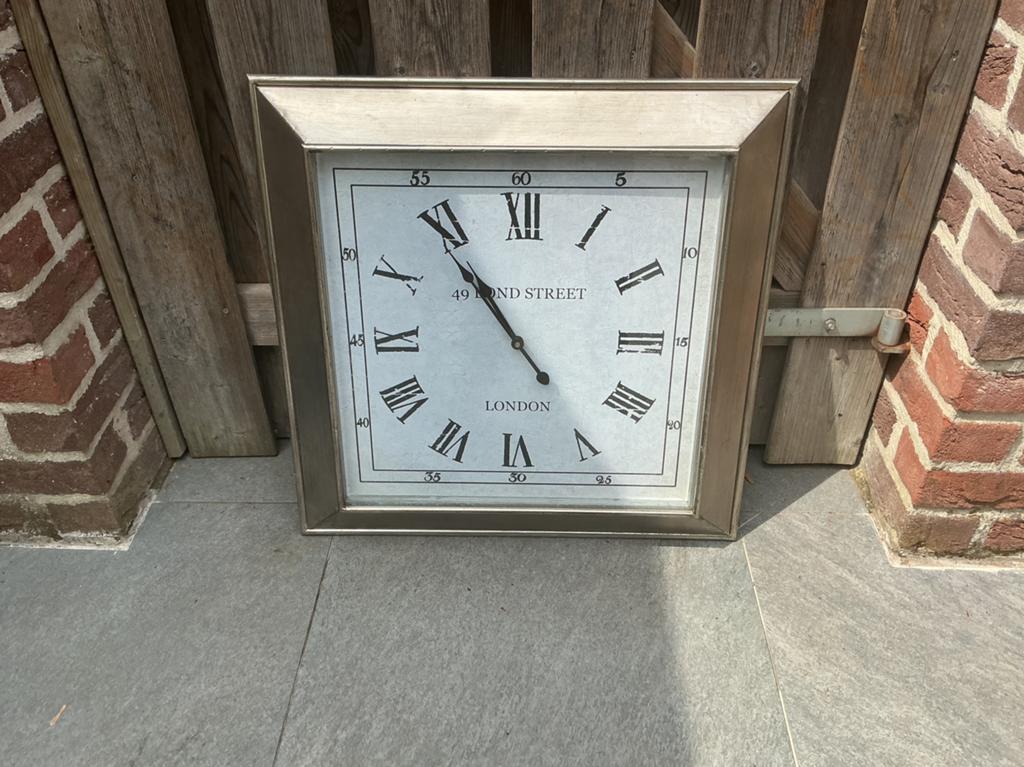 Stijlvolle Wandklok met Romeinse Cijfers - London Design, Ophalen, Zo goed als nieuw, Analoog, Wandklok