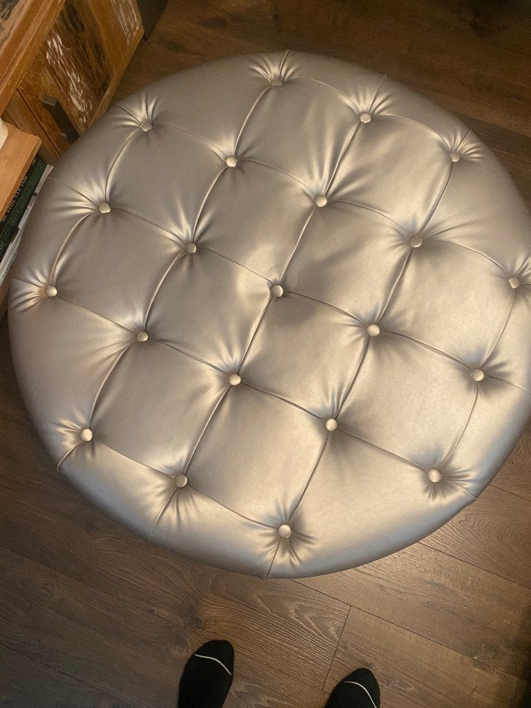 Prachtige design poef Eicholzt, Huis en Inrichting, Banken | Voetenbanken en Poefen, Klassiek modern, Kunststof, Rond, Minder dan 50 cm