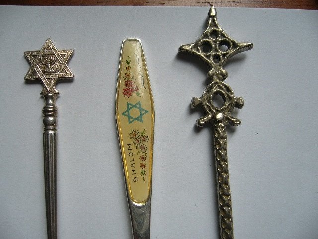 2 lepeltjes ISRAEL EN 1 VAN TUNESIE MET BEWERKTE BAK MUNT, Verzenden, Zo goed als nieuw