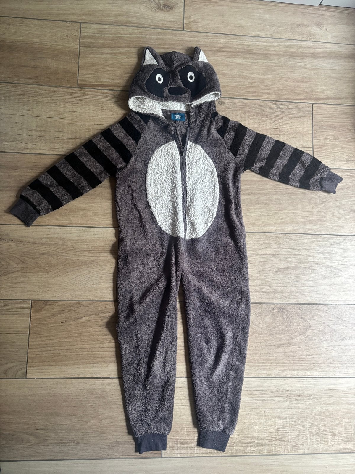 Fleece Onesie Wasbeer - Maat 110/116, Ophalen of Verzenden, Gebruikt, Jongen of Meisje, Nacht- of Onderkleding