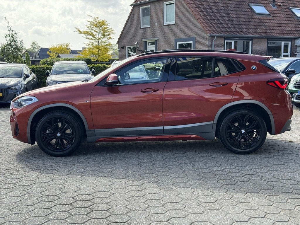 BMW X2 xDrive20i High Executive M PAKKET | PANO | TREKHAAK |, Auto's, BMW, Automaat, Gebruikt, Euro 6, Leder