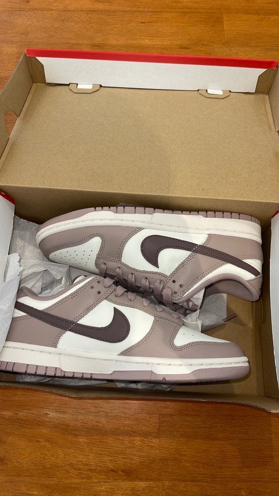 Nike Dunk Low Sail Plum Eclipse (Women's) | Maat EU 40, Ophalen of Verzenden, Nieuw, Sneakers of Gympen