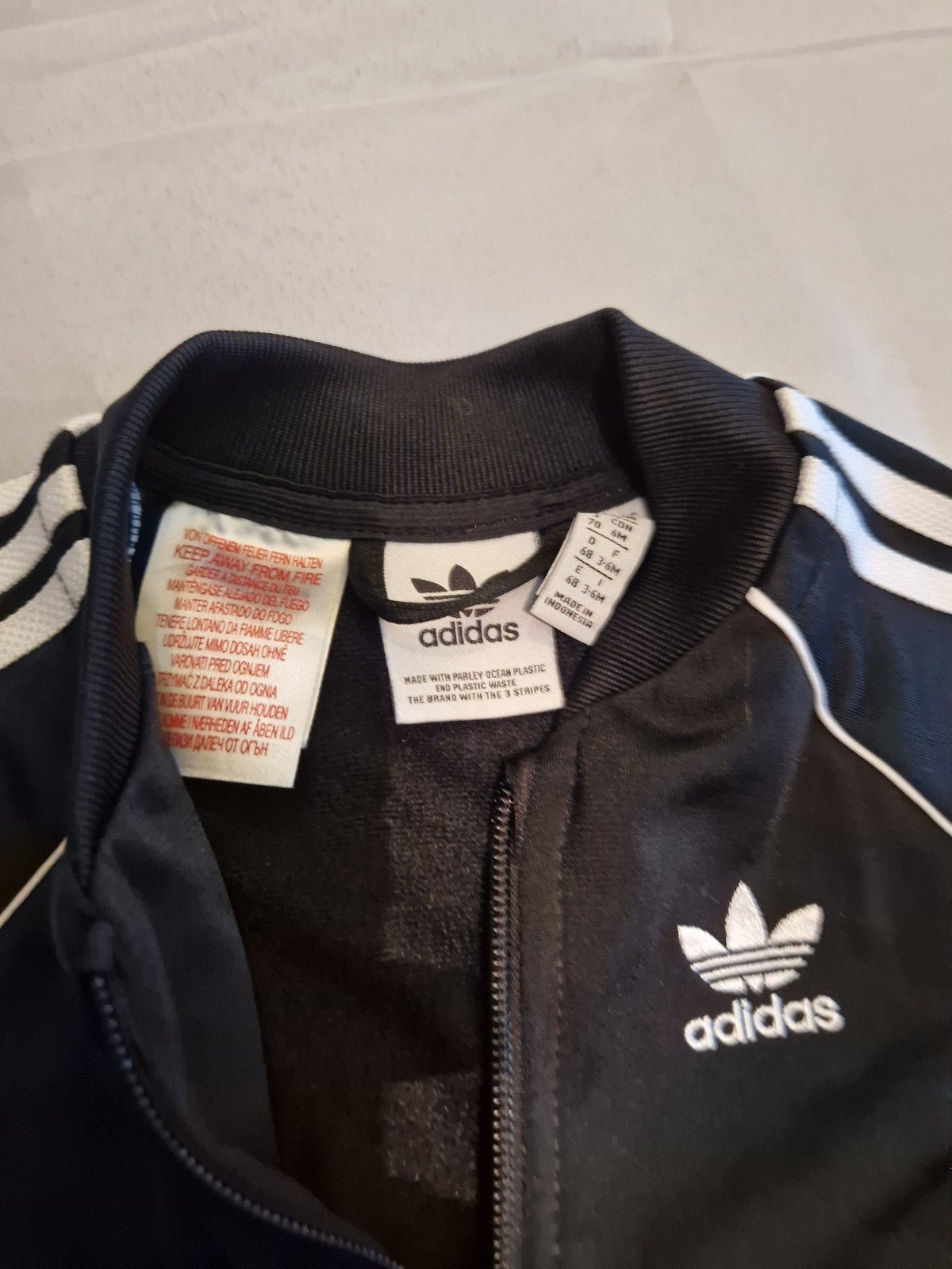 Adidas baby trainingspakje zwart - maat 68 (3-6 maanden), Kinderen en Baby's, Ophalen of Verzenden, Zo goed als nieuw, Adidas