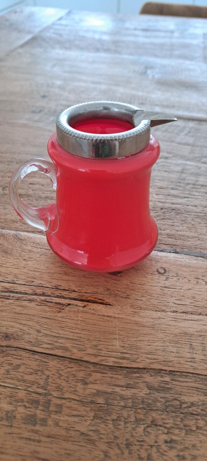 Vintage Glazen Melkkannetje Rood met Metalen Rand, Ophalen