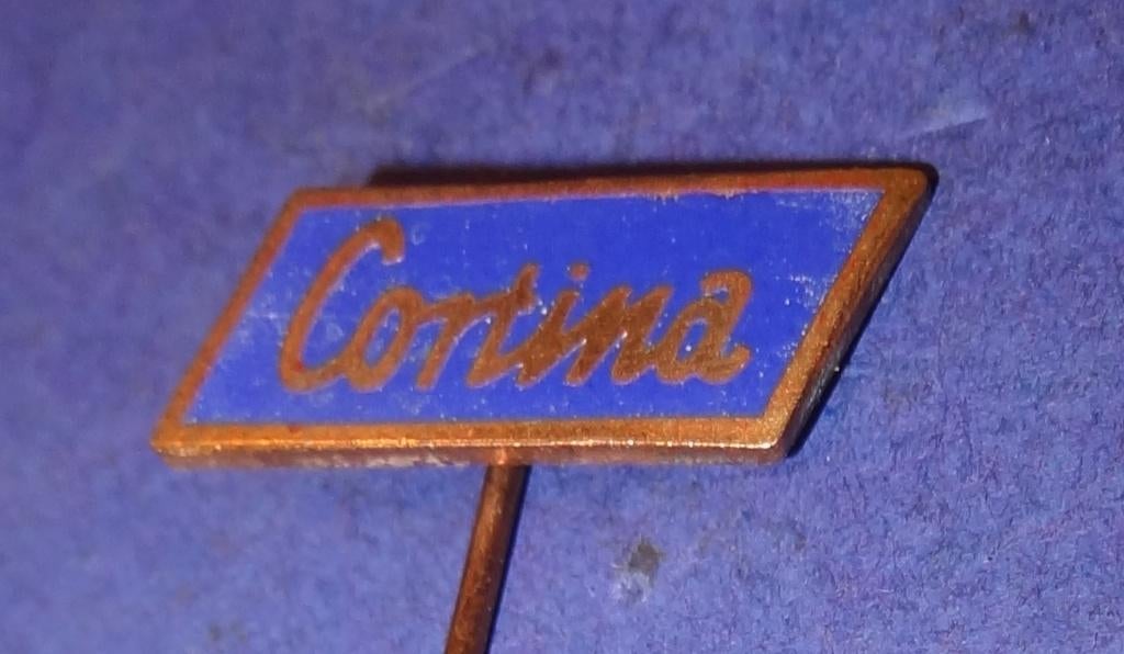 Ford Cortina Geemailleerd Speldje 20 x 7 mm, Verzamelen, Speldjes, Pins en Buttons, Verzenden, Gebruikt, Transport, Speldje of Pin