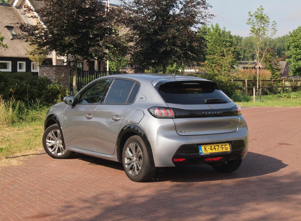 Peugeot e-208 EV Allure 50 kWh | Camera | Apple Carplay | Na, Auto's, Peugeot, 136 pk, Gebruikt, Leder en Stof, Parkeersensor