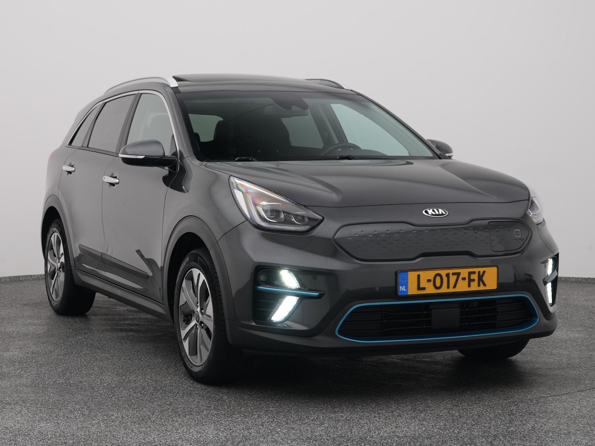 Kia e-Niro DynamicPlusLine 64 kWh | SCHUIFDAK | CAMERA | ADA, Gebruikt, Zwart, Met garantie (alle), Leder en Stof