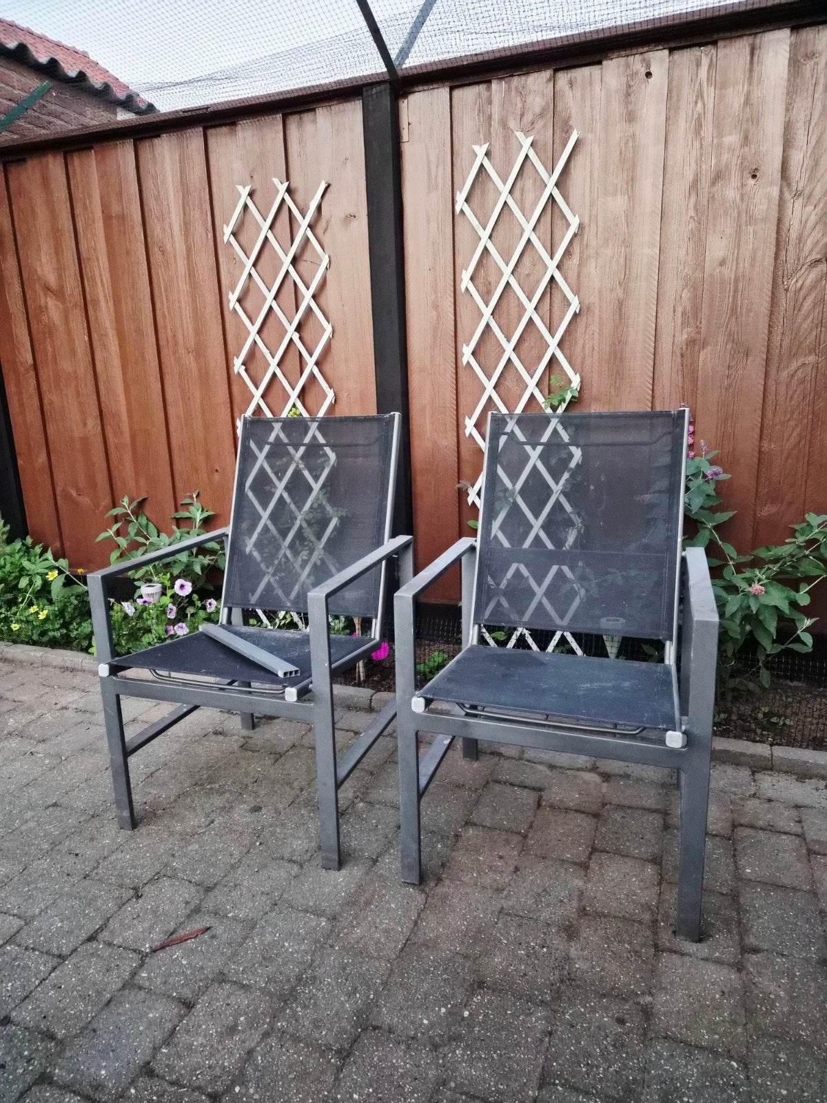 GRATIS | 2 tuinstoelen + eventueel kussen