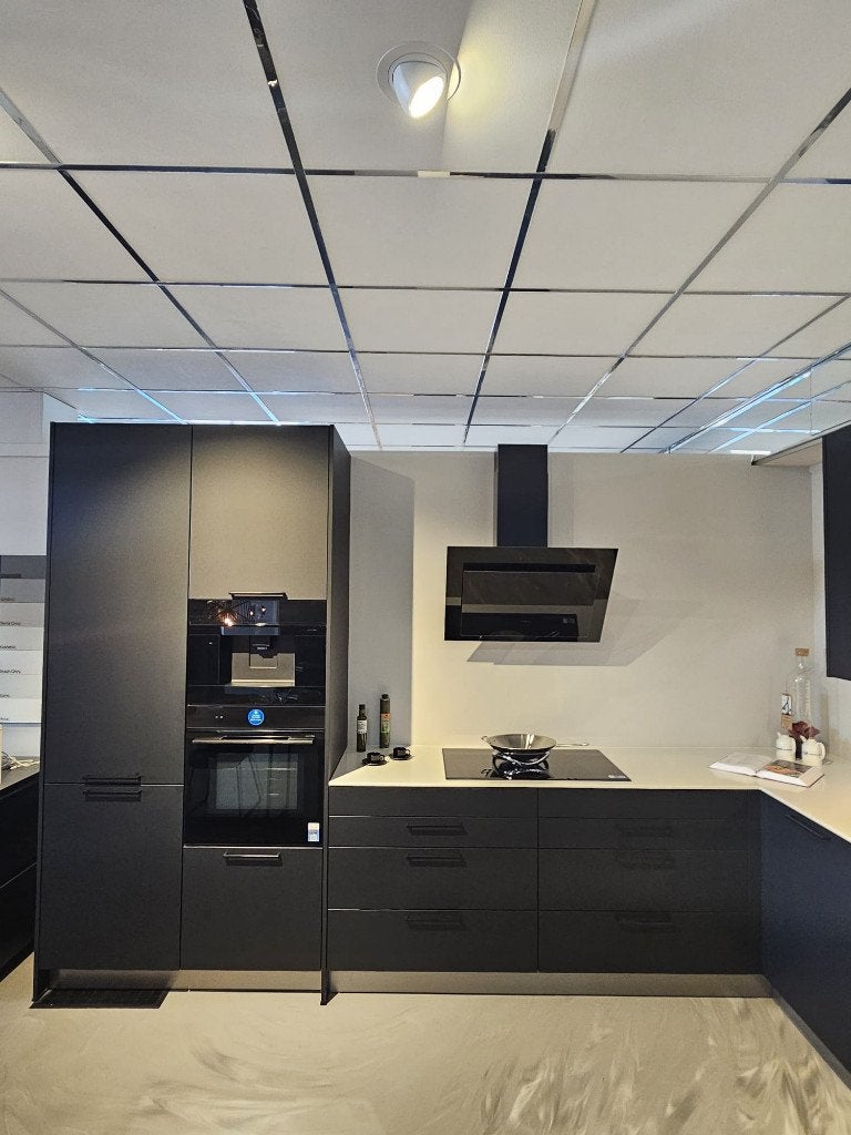 Showroomkeuken te koop, Ophalen, Zwart, Hoekkeuken, Nieuw