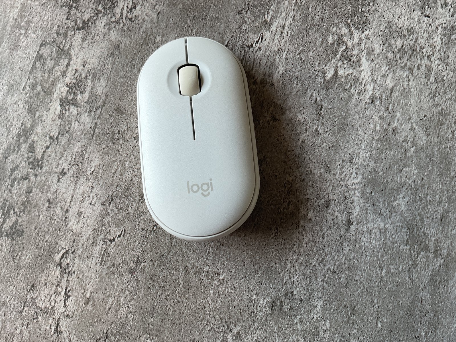 Logitech pebble mouse, Computers en Software, Muizen, Ophalen of Verzenden, Zo goed als nieuw