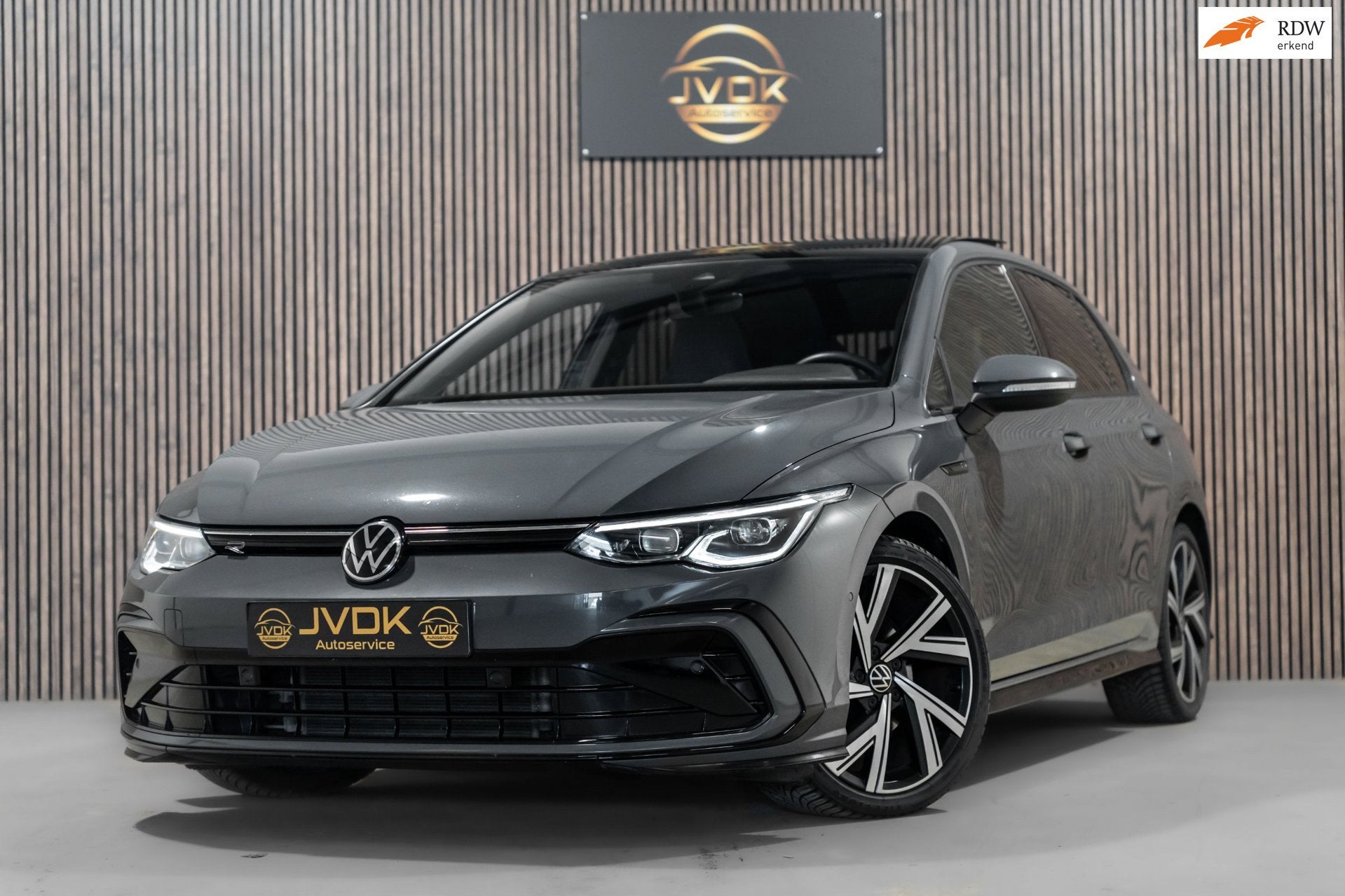 Volkswagen GOLF 1.5 eTSI R-Line 2020 DSG IQ PANO CAMERA VIRT, Auto's, Stof, 1498 cc, 4 cilinders, Bedrijf