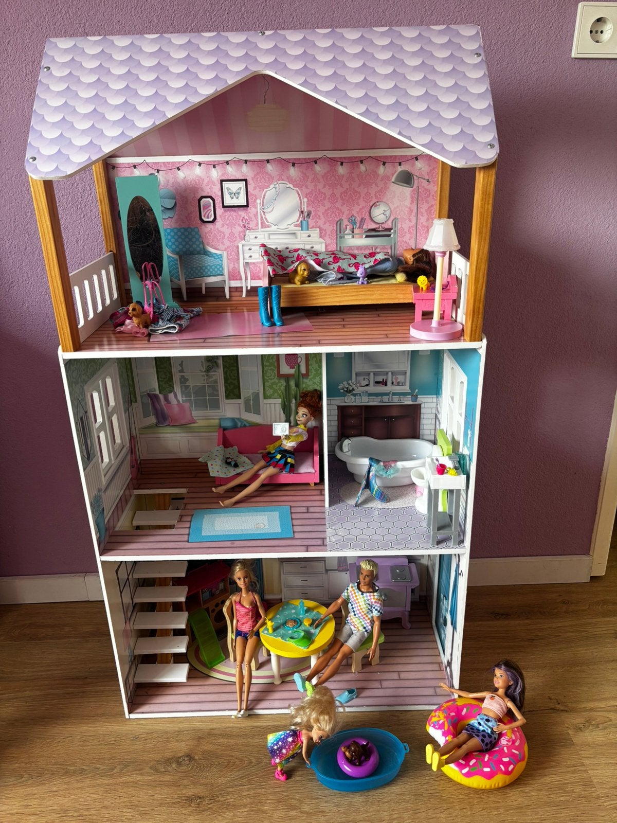 Barbiehuis met veel accessoires, Ophalen, Gebruikt, Poppenhuis
