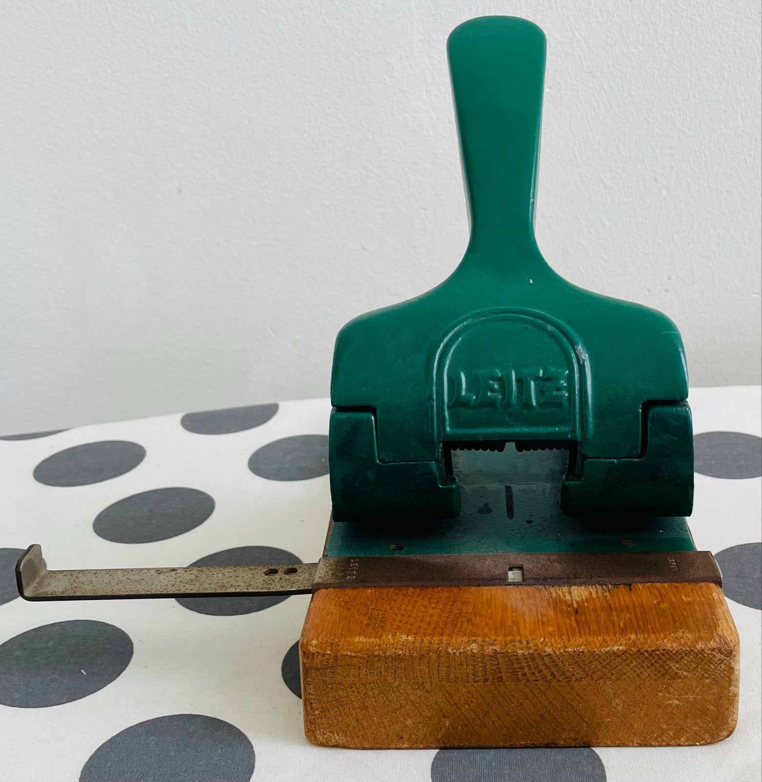 Vintage Leitz Perforator: Gietijzer & Houten Voet, Ophalen of Verzenden, Overige typen