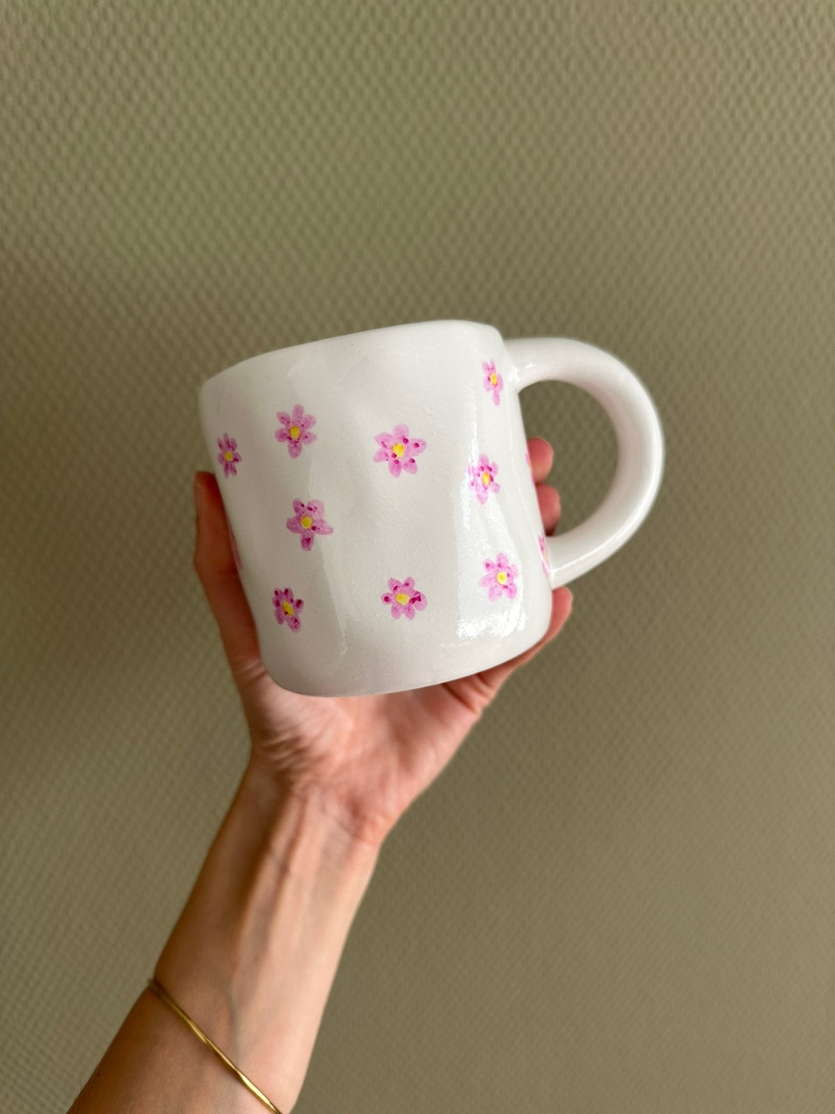 Nieuw: grote witte mok met roze / gele bloemen, Ophalen of Verzenden, Nieuw