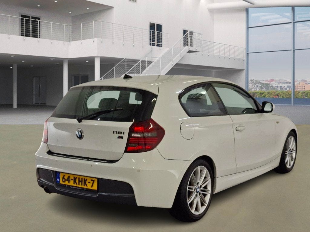 BMW 1-serie 118i M PAKKET|6BAK|XENON|NAVI|PSENSOR|HALFLEDER, Auto's, BMW, Euro 5, Achterwielaandrijving, 4 stoelen, Leder en Stof