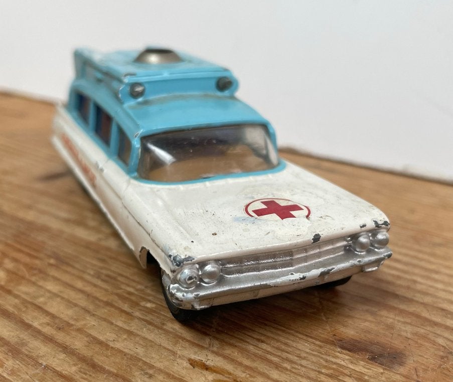 Vintage Corgi Toys Superior Ambulance Cadillac Chassis, Hobby en Vrije tijd, Modelauto's | 1:43, Ophalen of Verzenden, Gebruikt