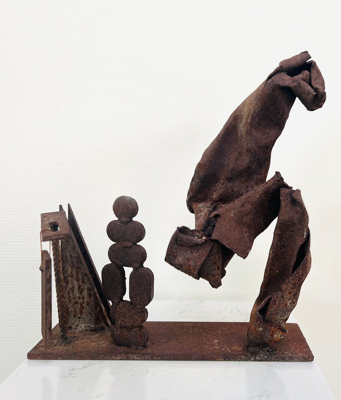 Theo Niermeijer; sculptuur met zeer veel details, Ophalen