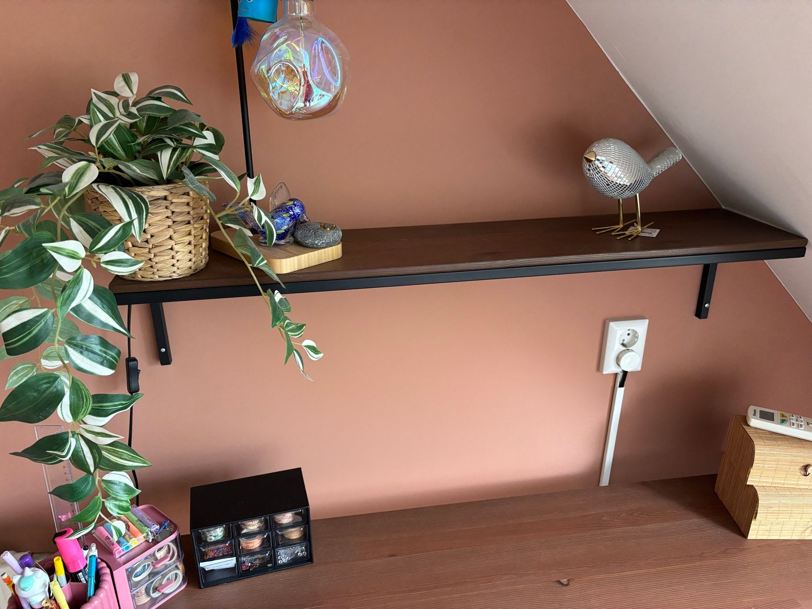 Wandplank met metalen beugels - Ikea Fjalbo - 100x20, Ophalen, Zo goed als nieuw