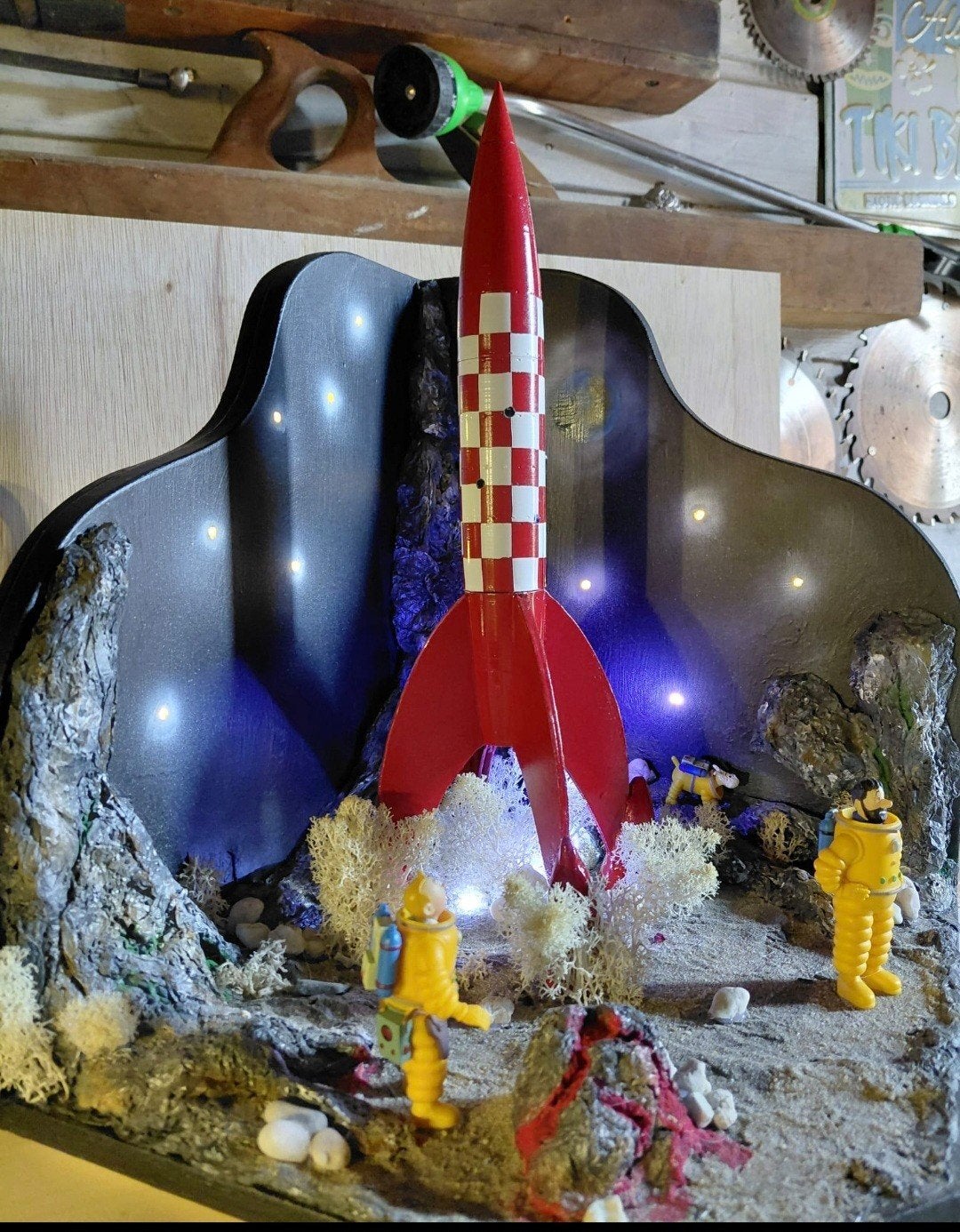 Unieke handgemaakte Kuifje op de maan miniatuur met licht, Ophalen of Verzenden, Zo goed als nieuw