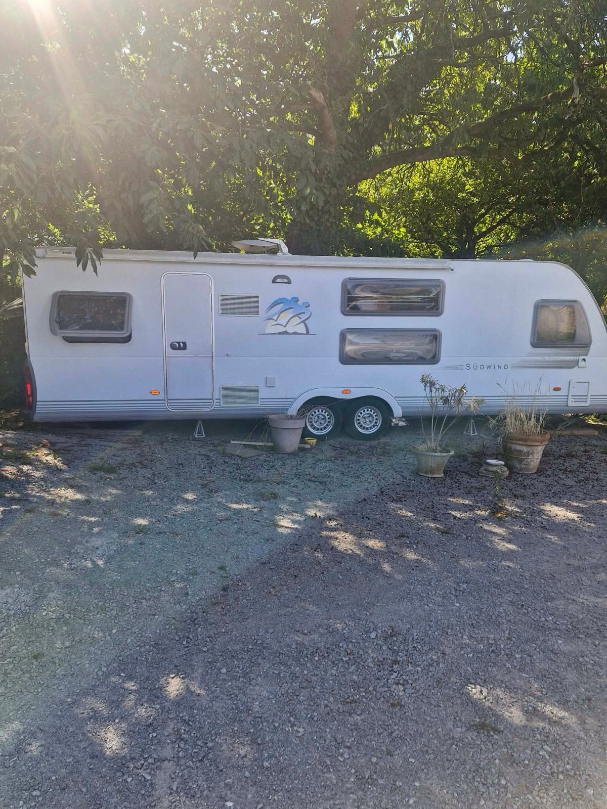 Knaus Sudwind NL Premium Line 2 assen -, Caravans en Kamperen, Stapelbed, Rondzit, Koelkast, Particulier