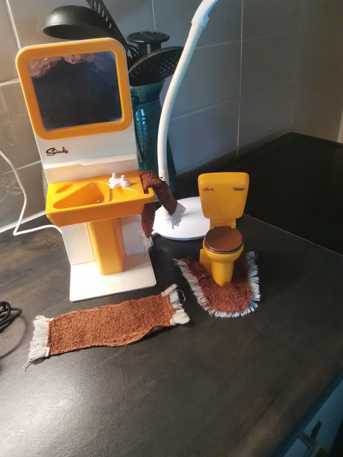 Vintage Sindy badkamer set - wastafel en toilet, Ophalen of Verzenden, Gebruikt, Overige typen
