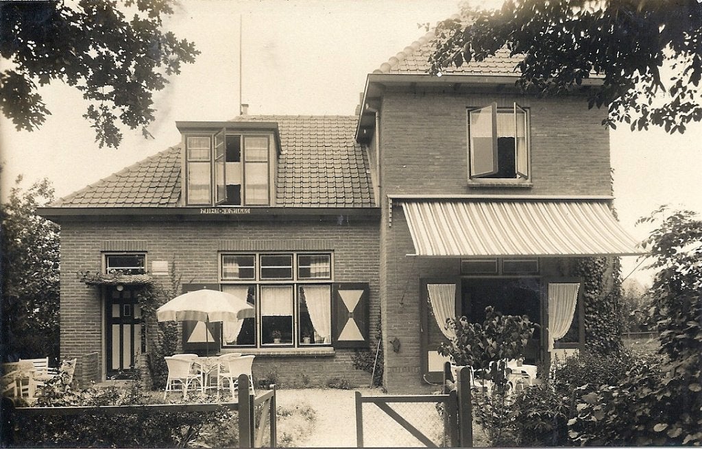 Oude Fotokaart Oostkapelle Huize Johanna Theehuis Mevr J Sie, Verzenden, 1940 tot 1960, Ongelopen, Zeeland