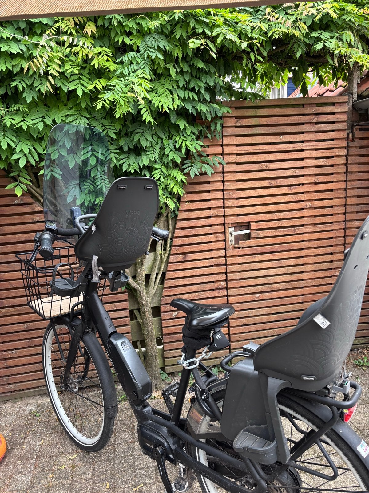 Urban Iki voorzitje met handvat, windscherm, mik systeem, Fietsen en Brommers, Fietsaccessoires | Fietsstoeltjes, Ophalen, Voetsteuntjes