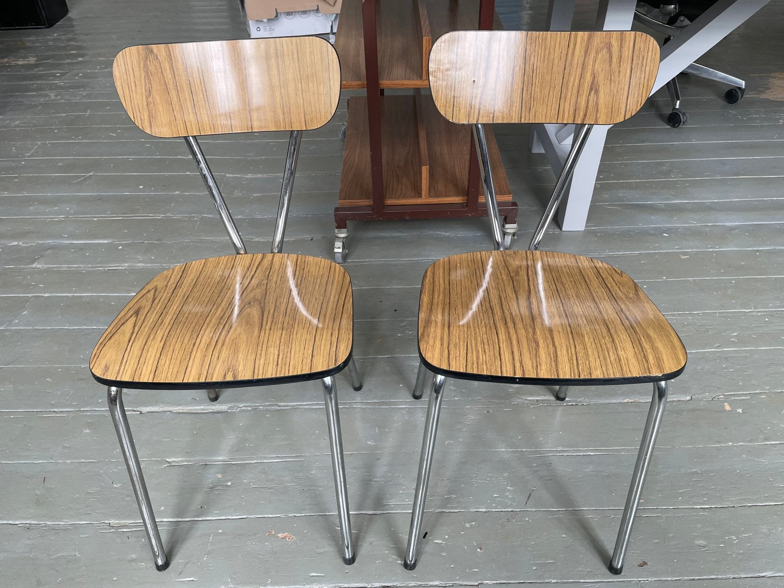 2 Formica stoeltjes in goede staat, Ophalen, Zo goed als nieuw, Bruin, Twee