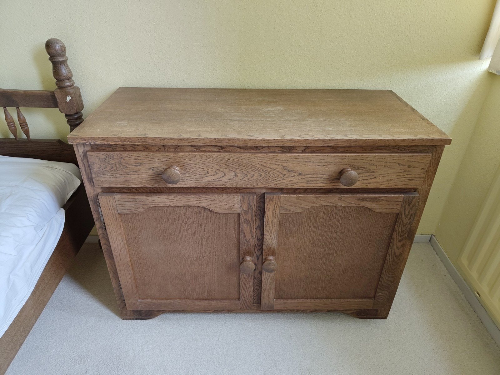 Stevige houten vintage commode, Ophalen, Gebruikt, 25 tot 50 cm, Met deur(en)