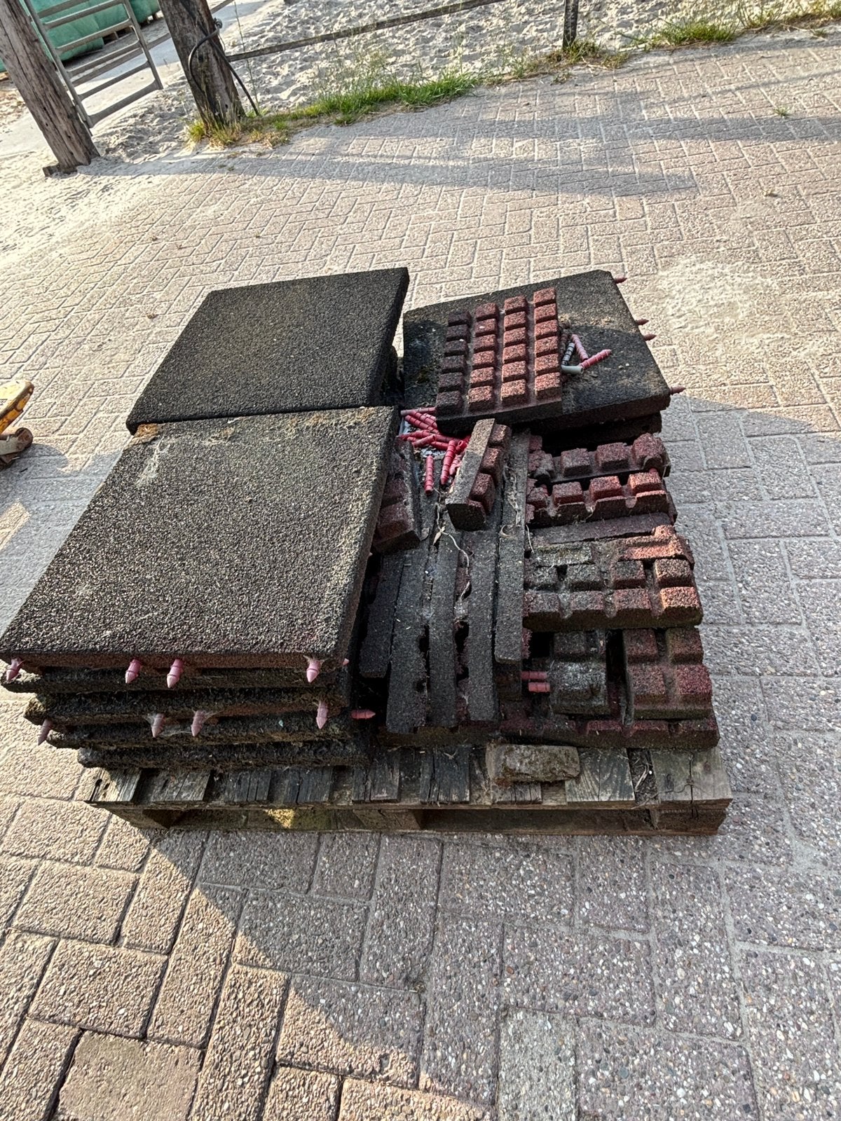 Staltegels rubber tegel, Ophalen, Gebruikt