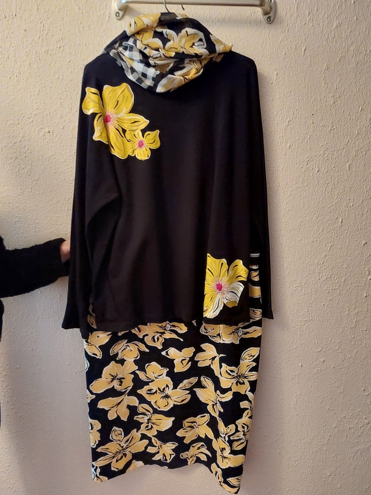 Prachtige set Gerry Weber, mt 46, rok+ shirt +sjaal, Kleding | Dames, Grote Maten, Rok, Zwart, Ophalen of Verzenden, Zo goed als nieuw