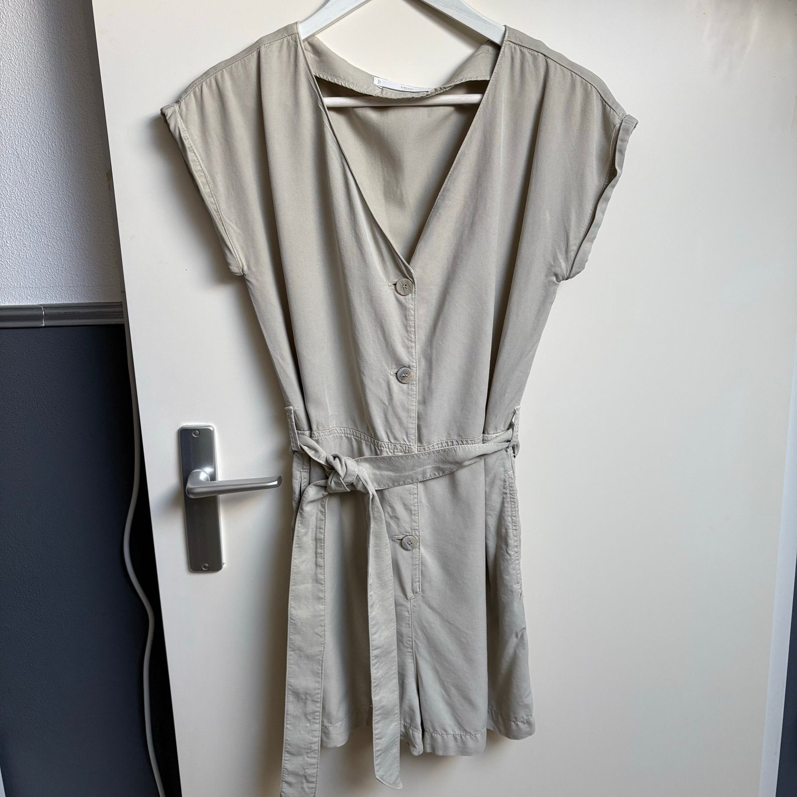 Mango Jumpsuit Maat S, Kleding | Dames, Jumpsuits, Zo goed als nieuw, Maat 36 (S), Beige, Ophalen of Verzenden