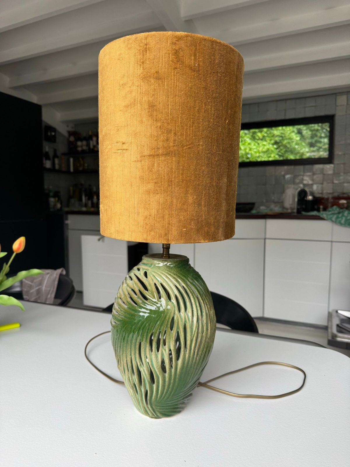 Madame Garage Tafellamp - Groen met Gouden Kap, Huis en Inrichting, Lampen | Tafellampen, Ophalen, Gebruikt, Groen, Keramiek