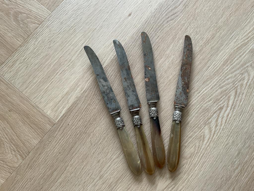 4 Antieke Messen met Been Heft - Opknapbeurt Nodig, Antiek en Kunst, Antiek | Bestek, Ophalen
